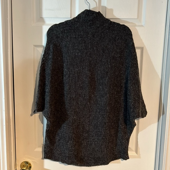 Ladies Short sleeve Dolman style sweater oversized Medium - Picture 3 of 9